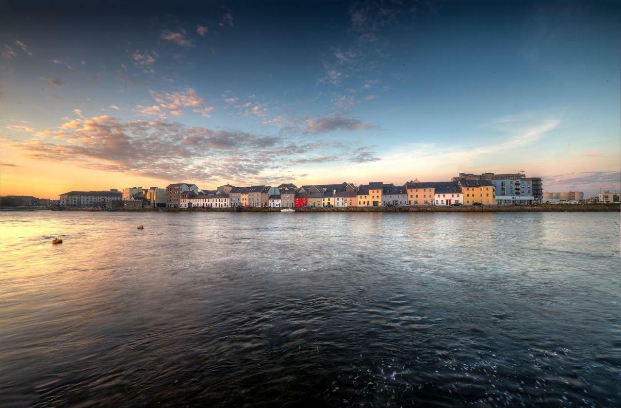 Spanish Arch Galway Buitenkant foto