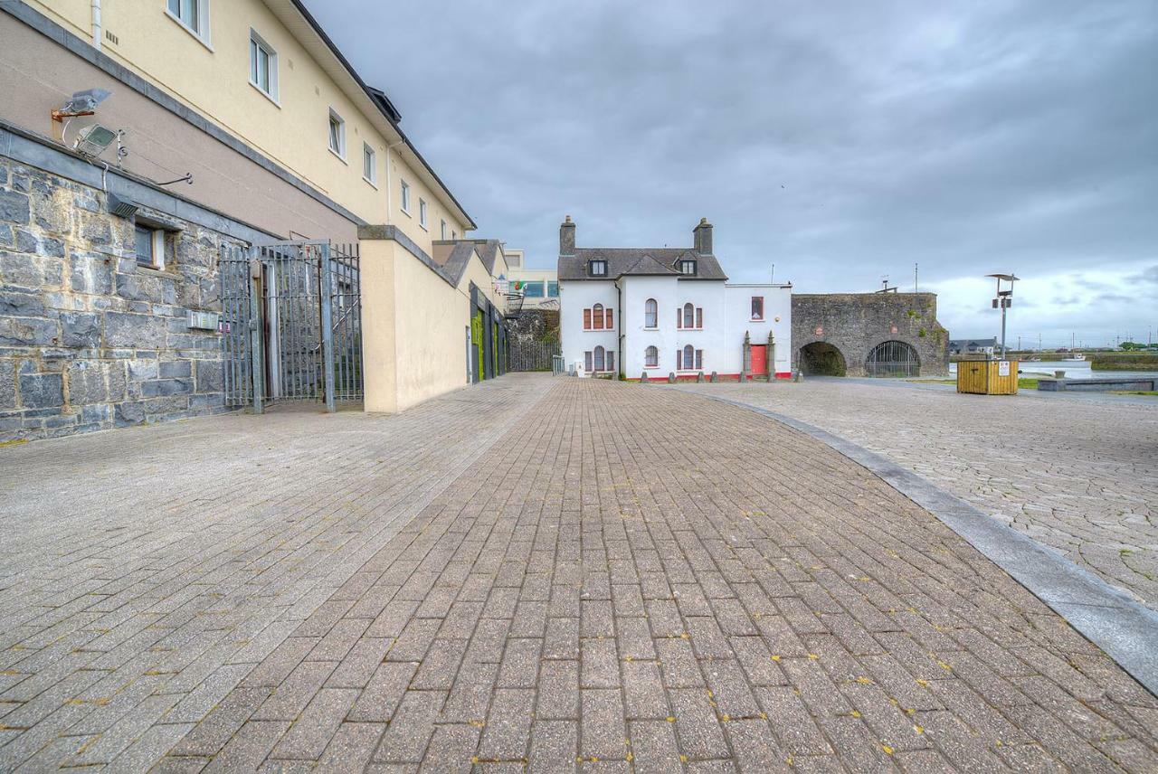 Spanish Arch Galway Buitenkant foto